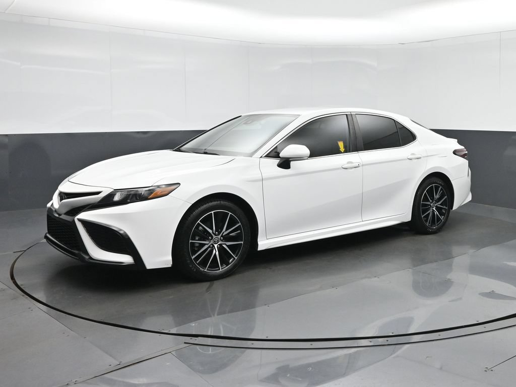 Used 2023 Toyota Camry SE FWD image 3