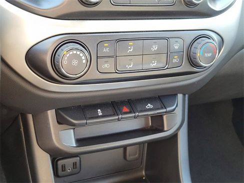 Used 2022 Chevrolet Colorado LT image 32