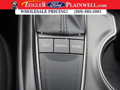 Used 2024 Toyota Camry SE image 17