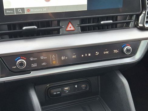 Used 2025 Kia Sportage EX w/ Premium Package image 16