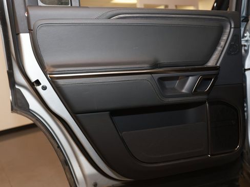 Used 2023 Rivian R1S Adventure image 21