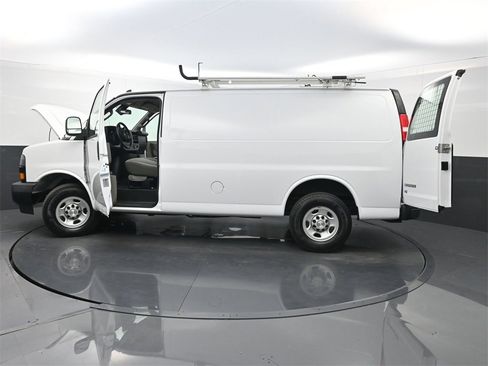 Used 2020 Chevrolet Express 2500 w/ Driver Convenience Package image 32