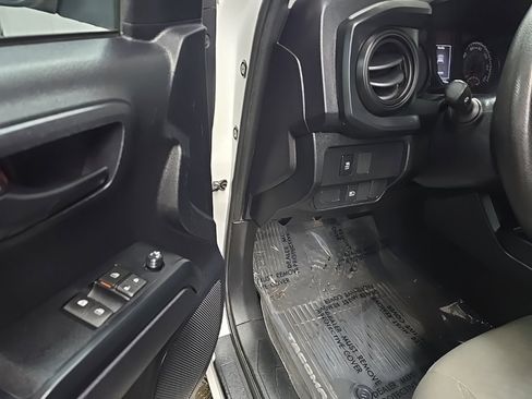 Used 2020 Toyota Tacoma SR image 27