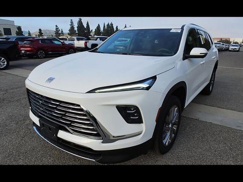 Used 2025 Buick Enclave Preferred FWD image 2