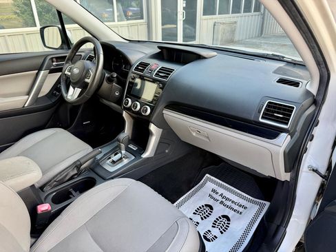 Used 2017 Subaru Forester 2.5i Limited AWD/4WD image 10