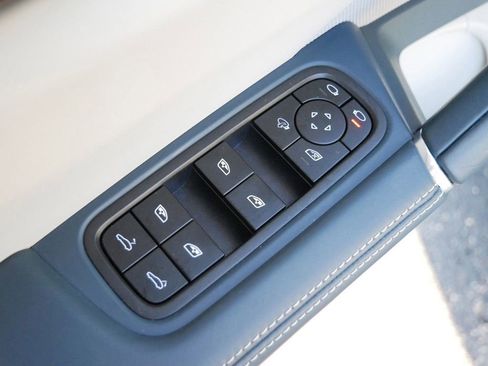 Used 2022 Porsche Cayenne AWD/4WD image 15