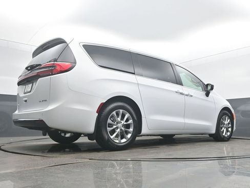 New 2026 Chrysler Pacifica Limited image 51