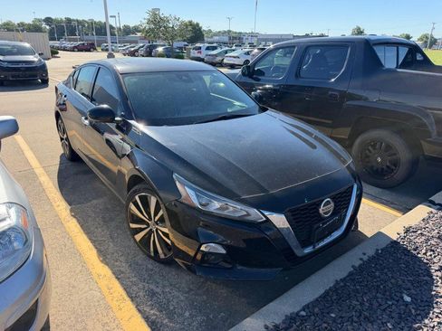 Used 2019 Nissan Altima 2.5 Platinum AWD/4WD image 2