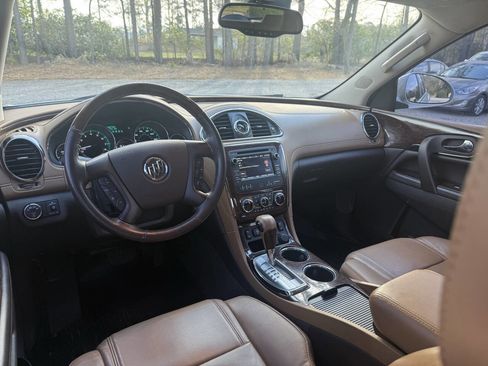 Used 2017 Buick Enclave Leather FWD image 19
