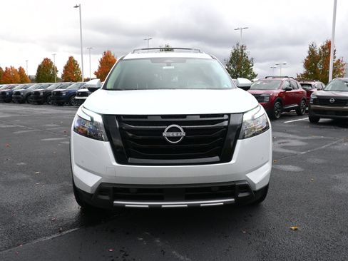 New 2025 Nissan Pathfinder Platinum image 3