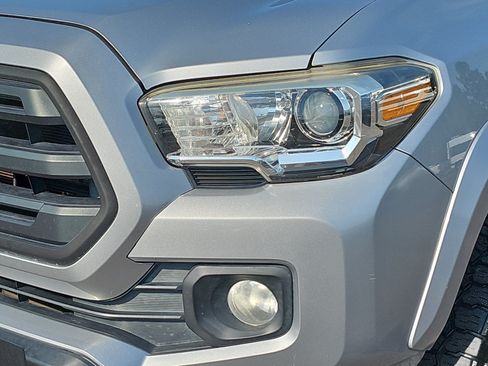 Used 2016 Toyota Tacoma SR5 w/ SR5 Appearance Package (SN) RWD image 27