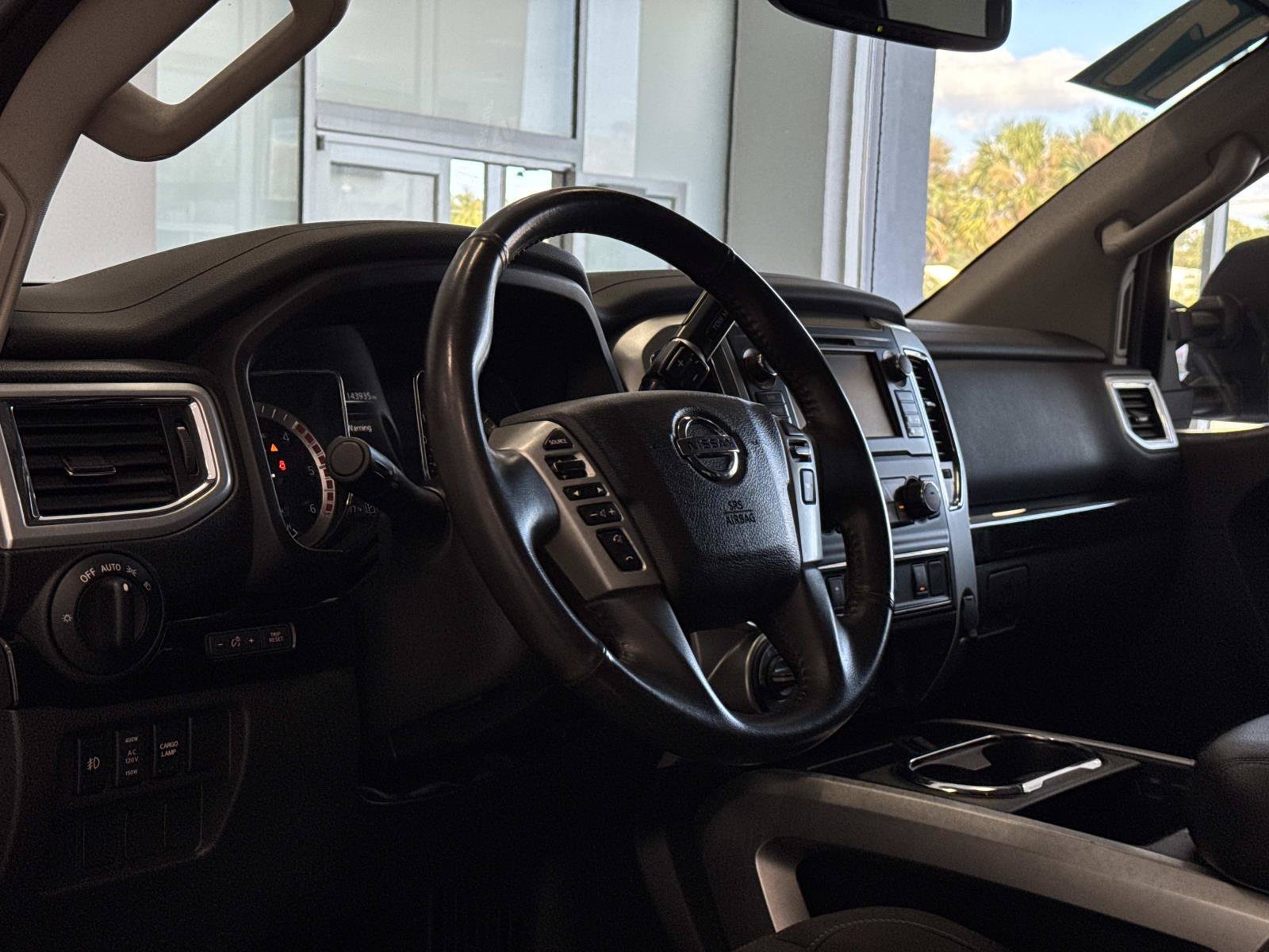Used 2017 Nissan Titan SV AWD/4WD image 15