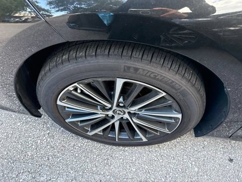 Used 2025 Lexus ES 350 w/ Premium Package FWD image 4