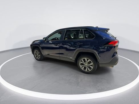Used 2022 Toyota RAV4 XLE Premium AWD/4WD image 5