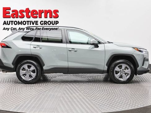 Used 2022 Toyota RAV4 XLE AWD/4WD image 4