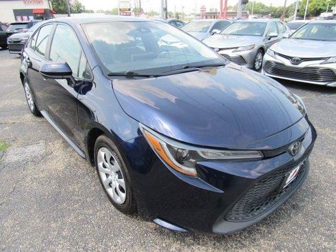 Used 2021 Toyota Corolla LE FWD image 2