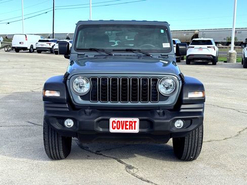 Used 2025 Jeep Wrangler Sport image 3