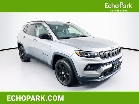 Used 2022 Jeep Compass Latitude w/ Convenience Group AWD/4WD image 1