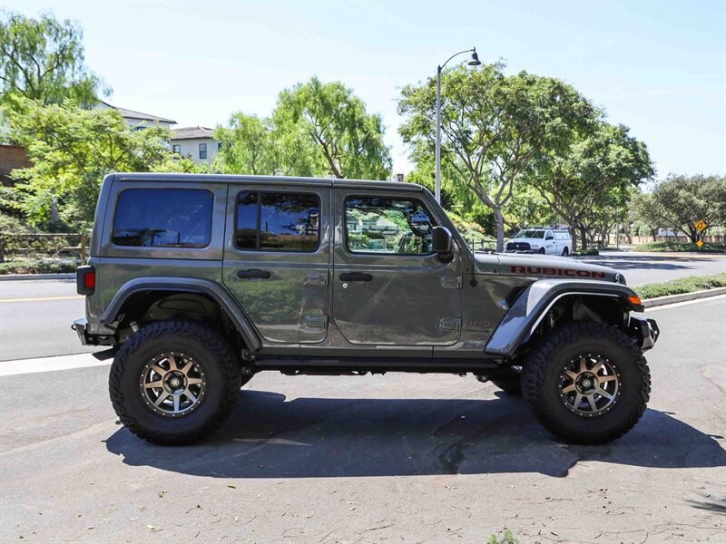 Used 2022 Jeep Wrangler Unlimited Rubicon w/ LED Lighting Group AWD/4WD image 6
