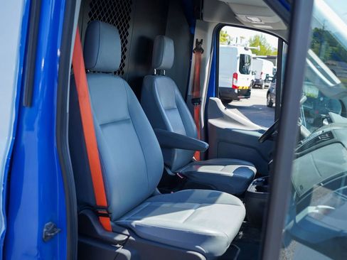Used 2018 Ford Transit 250 148 Medium Roof RWD image 22