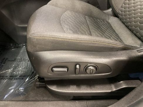 Used 2018 Chevrolet Equinox LT image 28