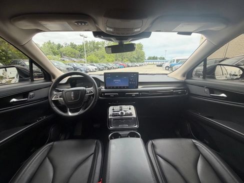 Used 2022 Lincoln Nautilus AWD w/ Premium Package image 13