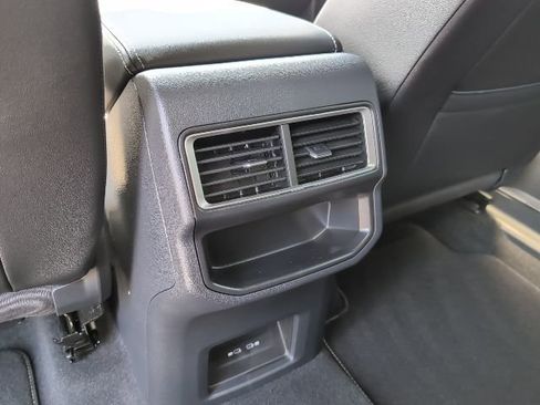 Used 2025 Volkswagen Atlas Cross Sport SE image 24