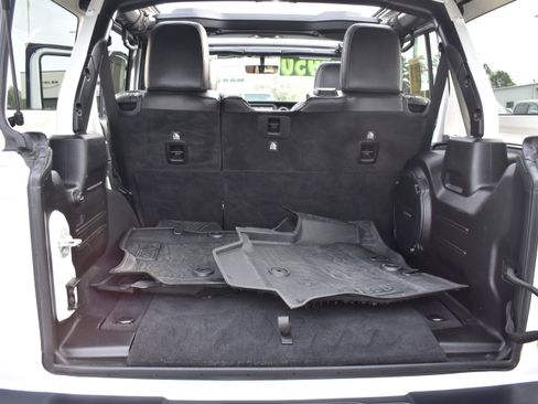 Used 2019 Jeep Wrangler Unlimited Sahara image 34