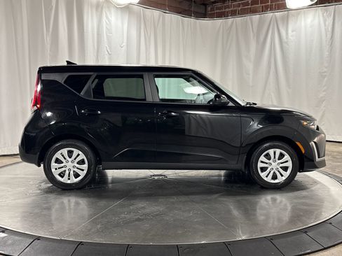 Certified 2023 Kia Soul LX image 9