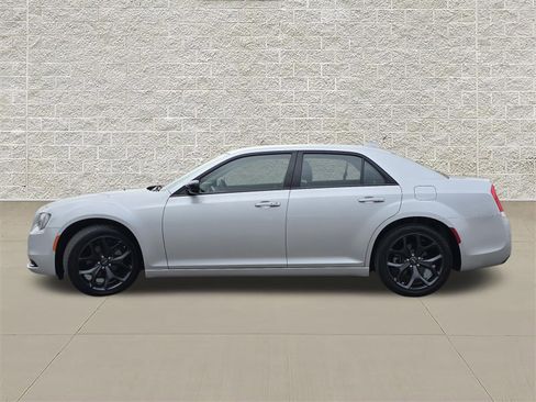 Used 2023 Chrysler 300 Touring w/ Sport Appearance Package RWD image 4