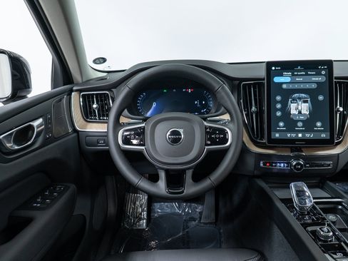 New 2026 Volvo XC60 B5 Ultra w/ Climate Package AWD/4WD image 17