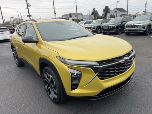 Used 2024 Chevrolet Trax RS w/ Sunroof Package image 1