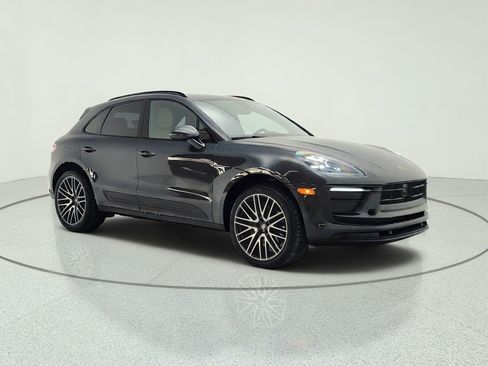 Used 2023 Porsche Macan AWD/4WD image 3