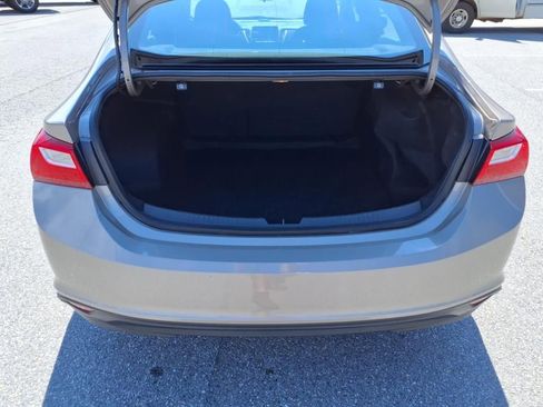 Used 2023 Chevrolet Malibu LT image 9