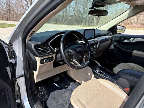 Used 2020 Ford Escape SEL image 13