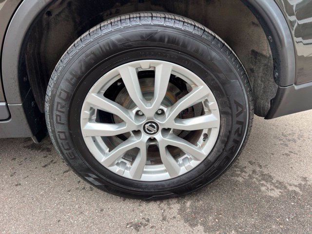 Used 2017 Nissan Rogue SV AWD/4WD image 10