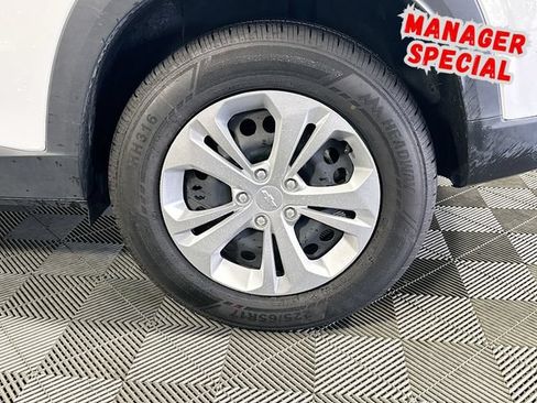 Used 2025 Chevrolet Trax LS FWD image 27