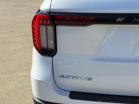 Certified 2025 Ford Explorer Active w/ Active Comfort Package image 7