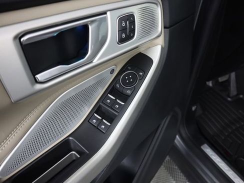 Used 2022 Ford Explorer Limited image 42