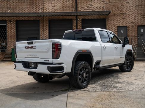 Used 2024 GMC Sierra 2500 AT4 w/ AT4 Premium Plus Package AWD/4WD image 2