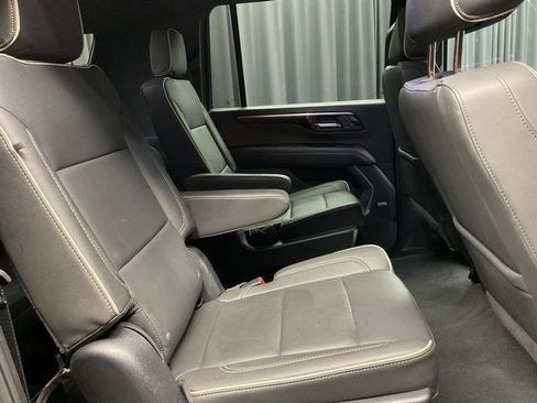 Used 2025 Chevrolet Suburban Premier AWD/4WD image 15