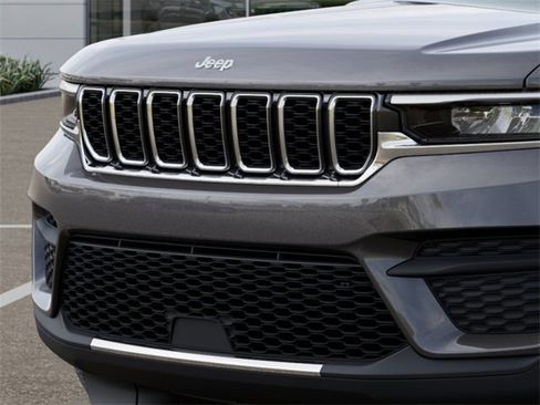 New 2025 Jeep Grand Cherokee Laredo X w/ Luxury Tech Group I image 11