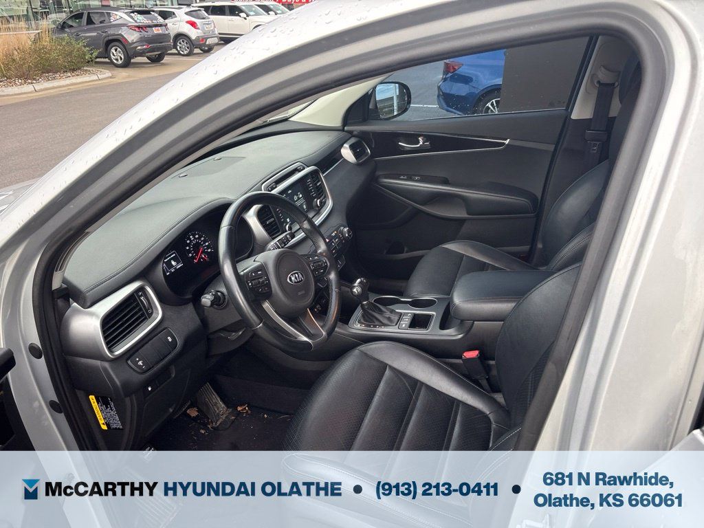 Used 2017 Kia Sorento AWD w/ LX Convenience Package image 4
