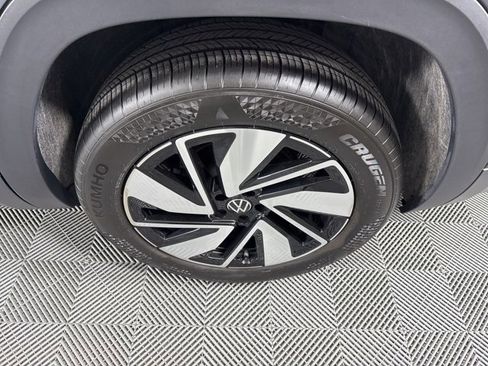 Used 2025 Volkswagen Atlas SE image 12