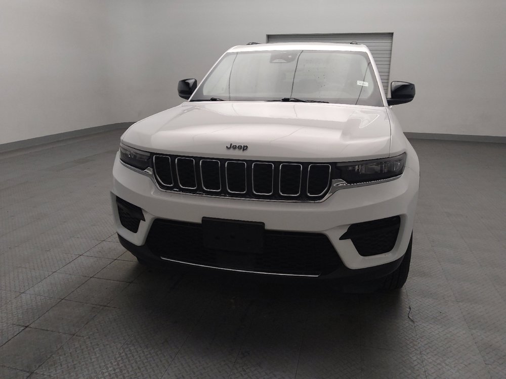 Used 2024 Jeep Grand Cherokee Laredo RWD image 15