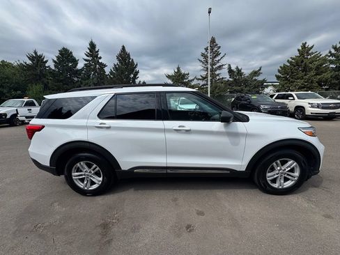 Used 2022 Ford Explorer XLT AWD/4WD image 7
