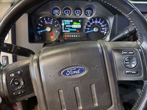 Used 2011 Ford F250 Lariat w/ Lariat Interior Pkg image 12