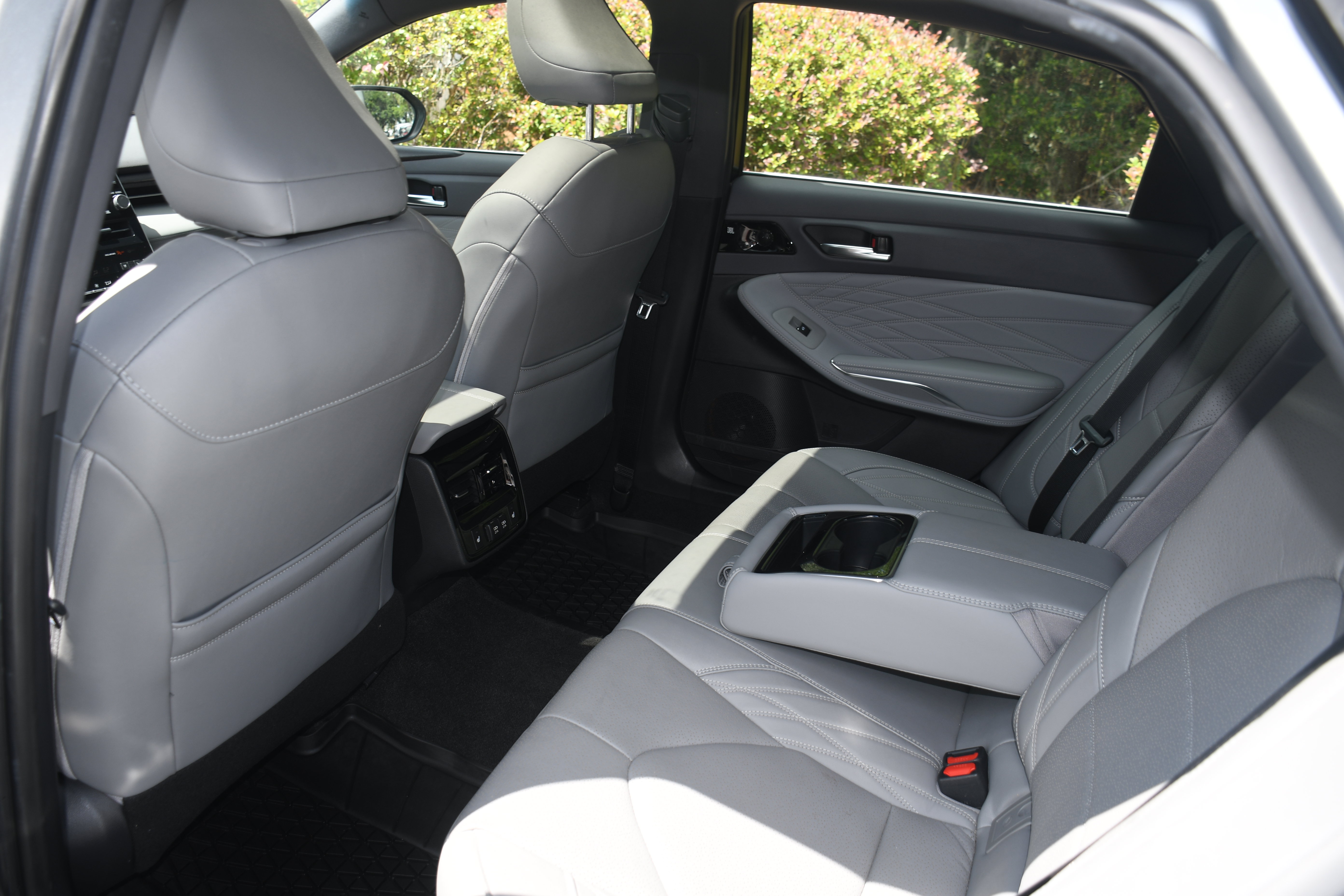 Used 2019 Toyota Avalon Limited w/ Advanced Safety Package FWD image 16