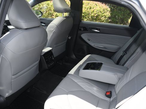 Used 2019 Toyota Avalon Limited w/ Advanced Safety Package FWD image 16