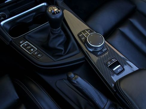 Used 2018 BMW M4 Convertible image 26